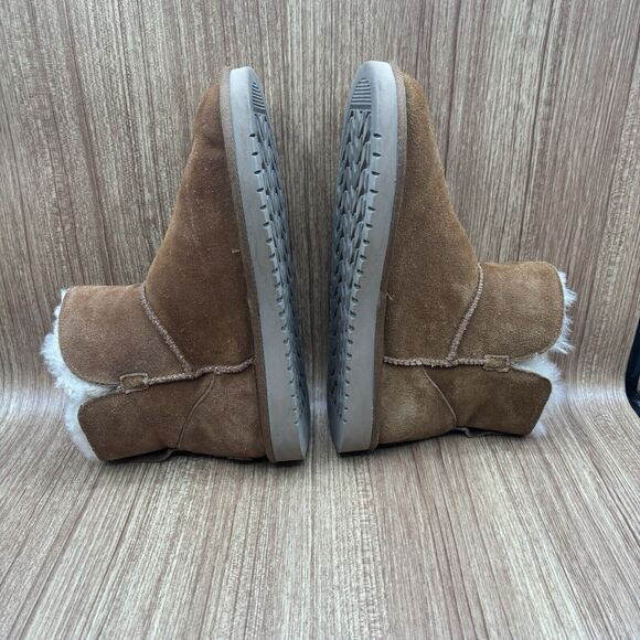 Koolaburra Short Chestnut Brown Suede Style # 1015209 Women's Size 9 Boots - Picture 6 of 8